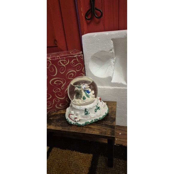 San Francisco Music Box Co Water Globe The Winner Is Polar Bears Let It Snow Box - Picture 1 of 8